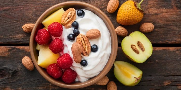 Le Yaourt Grec : Allié Santé Incontournable ? - Viral Mag Le yaourt grec plus quune simple tendance  découvrez ses bienfaits pour la santé  Probiotiques protéines calcium Votre allié minceur et bien être   Viral Mag