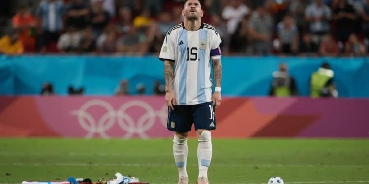 Les galères de l’Argentine se poursuivent aux JO de Paris 2024 - Viral Mag Montres et bagues volées confusion sur le terrain Le début de tournoi chaotique de lArgentine dans le tournoi olympique de football   Viral Mag