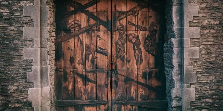 Découvrez les intrigants graffitis du XVIIIe siècle exposés au château de Douvres témoins dune époque troublée Une plongée fascinante dans lhistoire   Viral Mag