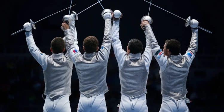 Les sabreurs français décrochent le bronze aux JO de Paris 2024 - Viral Mag Léquipe de France de sabre masculin remporte une médaille historique en battant lIran Revivez ce moment fort des Jeux Olympiques Viral Mag