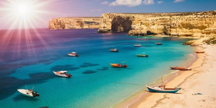 Découvrez pourquoi Malte en août est la destination parfaite pour des vacances estivales inoubliables Plages idylliques festivals vibrants et bien plus encore vous attendent    Viral Mag