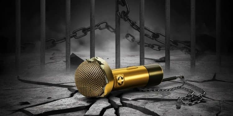 Moha La Squale condamné : le rap français face à ses démons - Viral Mag Retour sur la condamnation du rappeur Moha La Squale pour violences conjugales un scandale qui ébranle le milieu du rap français Viral Mag