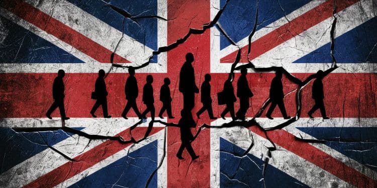 Montée du parti Reform UK au Royaume-Uni : les enjeux de l’immigration - Viral Mag Lélection de députés de Reform UK pose la question du contrôle de limmigration au Royaume Uni Découvrez les enjeux et perspectives de cette situation politique Viral Mag