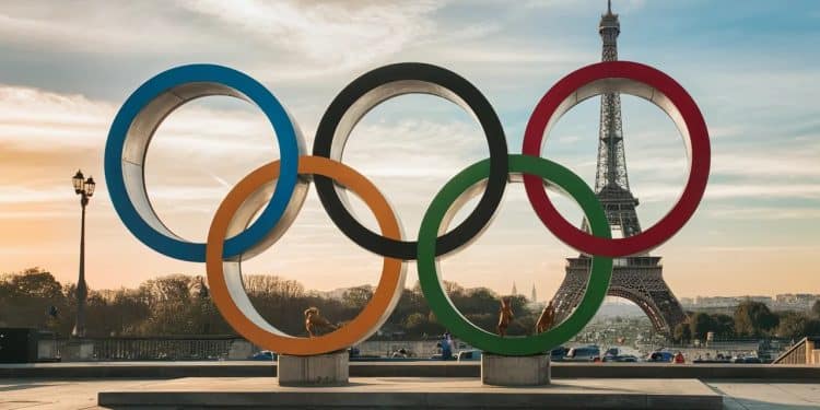 Anneaux olympiques vasque statues La mairie de Paris envisage de conserver certains éléments phares des Jeux après leur clôture Découvrez les projets   Viral Mag