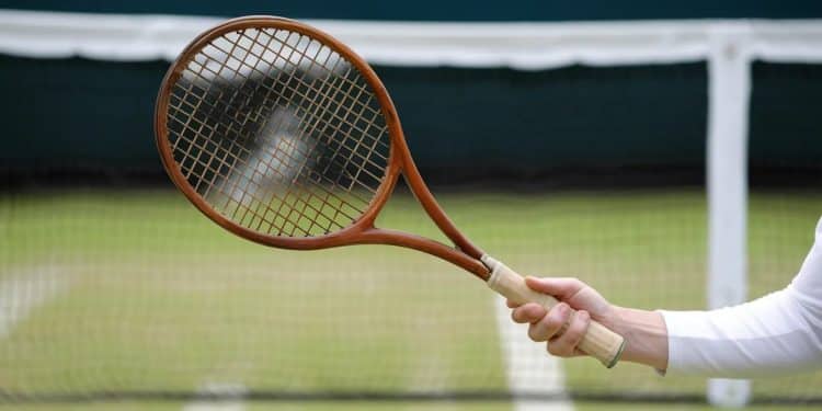 Découvrez Lorenzo Musetti la nouvelle sensation de Wimbledon De son revers à une main à sa relation avec son coach plongez dans lunivers de ce surprenant demi finaliste   Viral Mag