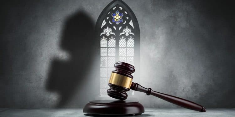 Dans un rapport dévoilé vendredi la justice canadienne ordonne à lÉglise catholique de verser 104 millions de dollars aux victimes de violences sexuelles   Viral Mag