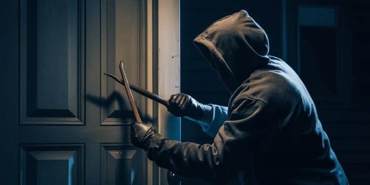 Viol d’un mineur : Un suspect tunisien arrêté par hasard 2 ans après les faits - Viral Mag Un migrant tunisien recherché depuis 2 ans pour le viol dun adolescent de 15 ans a été interpellé par hasard lors dune tentative deffraction en Essonne Lhomme faisait lobjet dune OQTF   Viral Mag