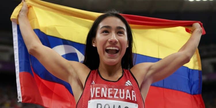 Yulimar Rojas : Un Retrait Olympique Qui N’Entache Pas son Honneur - Viral Mag Malgré son forfait des JO de Paris 2024 Yulimar Rojas reste une icône vénézuélienne Découvrez son parcours exceptionnel et le rôle quelle tiendra à ces Jeux Viral Mag