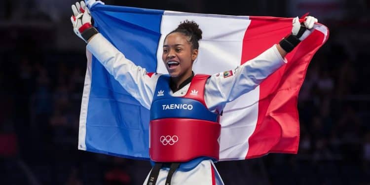 Althea Laurin, première championne olympique française de taekwondo - Viral Mag Découvrez le parcours inspirant dAlthea Laurin 22 ans qui offre à la France sa première médaille dor olympique en taekwondo à Paris 2024   Viral Mag