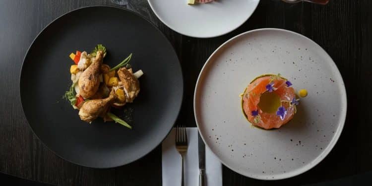 Duel épique entre deux chefs étoilés à Bordeaux - Viral Mag Philippe Etchebest et Bertrand Noeureuil saffrontent dans un combat culinaire sans précédent Découvrez qui remporte la bataille des fourneaux    Viral Mag