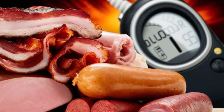 La consommation quotidienne de viande transformée augmenterait le risque de diabète - Viral Mag Une étude récente révèle quune consommation quotidienne de viande transformée augmenterait de 15 le risque de développer un diabète de type 2 Découvrez comment adapter votre alimentation pour réduire ce risque et améliorer votre santé à long terme   Viral Mag
