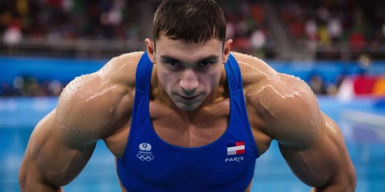 La photo virale du slip du plongeur aux JO : un buzz inattendu - Viral Mag Une simple photo du plongeur français Jules Bouyer en slip moulant aux JO de Paris devient virale et fait le buzz sur les réseaux sociaux Viral Mag