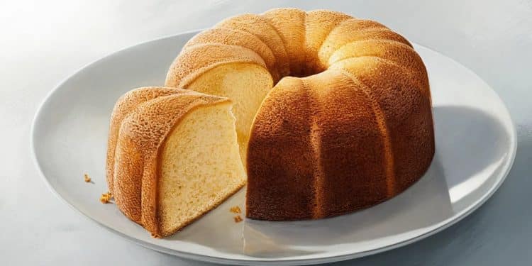 Découvrez notre recette facile et rapide pour réaliser un délicieux gâteau au yaourt maison Parfait pour le goûter ou le dessert il ravira petits et grands    Viral Mag