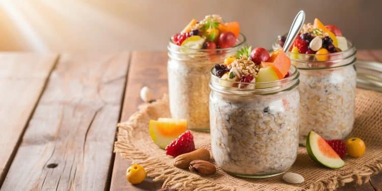 La révolution des overnight oats : une clé pour une alimentation saine ? - Viral Mag Découvrez comment les overnight oats cette tendance culinaire saine et pratique peut transformer votre petit déjeuner et vous aider à atteindre vos objectifs nutritionnels Viral Mag