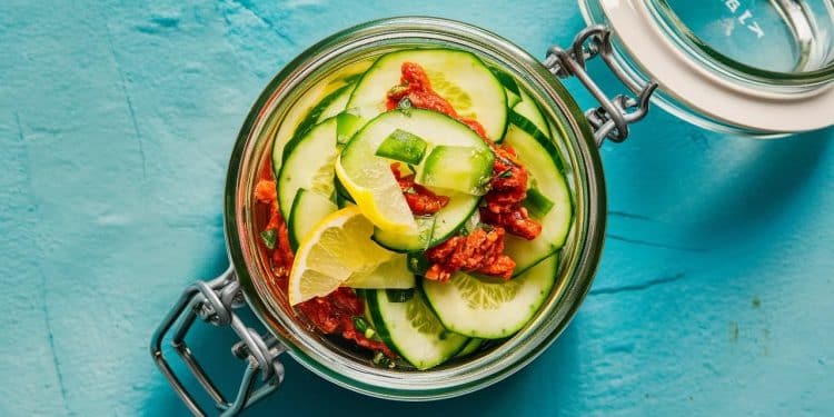 La salade de concombre italienne de Giada De Laurentiis fait sensation - Viral Mag Découvrez la recette simple et rafraîchissante de salade de concombre à litalienne de Giada De Laurentiis Seulement 4 ingrédients pour un plat dété parfait Viral Mag