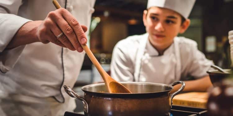 Découvrez comment Jean Michel Lorrain le célèbre chef doublement étoilé a orchestré une transition en douceur en passant les rênes de La Côte Saint Jacques à son neveu talentueux Alexandre Bondoux   Viral Mag