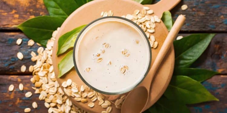 Le lait d’avoine, la boisson santé qui gagne du terrain - Viral Mag Découvrez les bienfaits surprenants du lait davoine pour votre santé Riche en nutriments et pauvre en allergènes il séduit de plus en plus de consommateurs Viral Mag