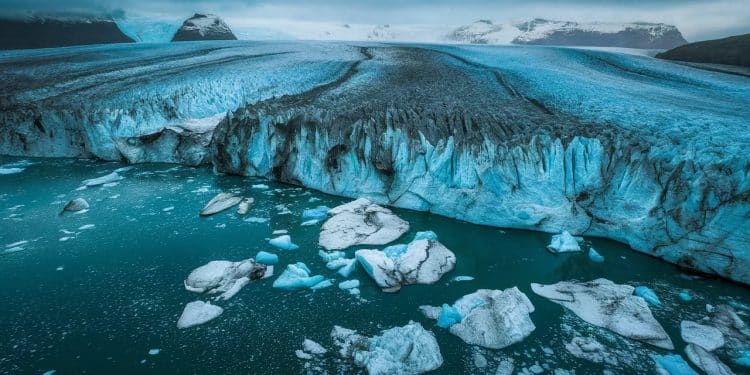 Les Glaciers d’Islande : Un Phénomène Naturel Époustouflant - Viral Mag Découvrez les merveilles des glaciers dIslande leurs formations uniques et les meilleures façons de les explorer Un guide complet pour une expérience inoubliable   Viral Mag