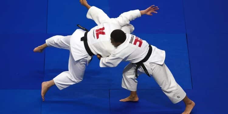 Règles, origines et lexique du judo : plongez dans l’univers de cet art martial olympique - Viral Mag Découvrez les secrets du judo son histoire ses techniques et son vocabulaire spécifique Tout pour briller sur les tatamis Viral Mag