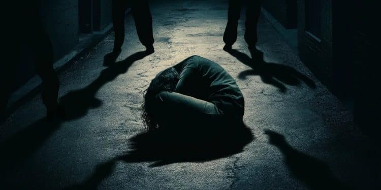 Une adolescente sauvagement agressée par un groupe de jeunes filles et deux hommes à Marseille Un déferlement de violence choquant sur fond de rivalité amoureuse   Viral Mag