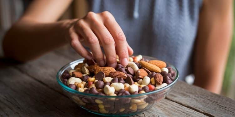 Un rappel vient dêtre lancé sur un mélange de snacks vendu dans 8 états américains en raison de la présence dun allergène non déclaré   Viral Mag