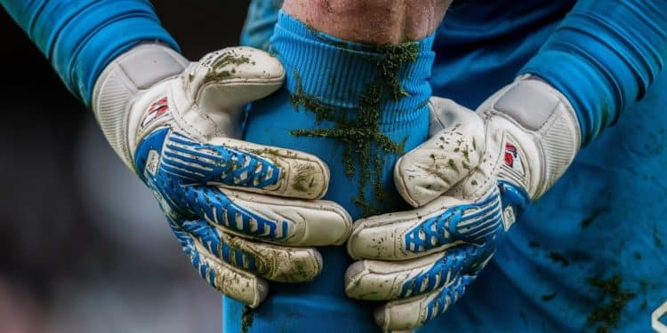 Blessé lors du match AC Milan Liverpool Mike Maignan est sorti sur blessure en début de seconde période Le portier des Bleus passera des examens mercredi pour connaître la gravité de sa blessure   Viral Mag