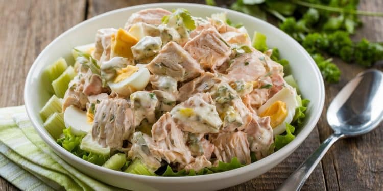 Chick-fil-A révèle sa recette secrète de salade de poulet ! - Viral Mag Les amateurs de salade de poulet réjouissez vous  Chick fil A vient de dévoiler la recette de leur fameuse salade de poulet un plat adoré mais retiré de leurs menus en 2017 Découvrez comment la préparer chez vous    Viral Mag