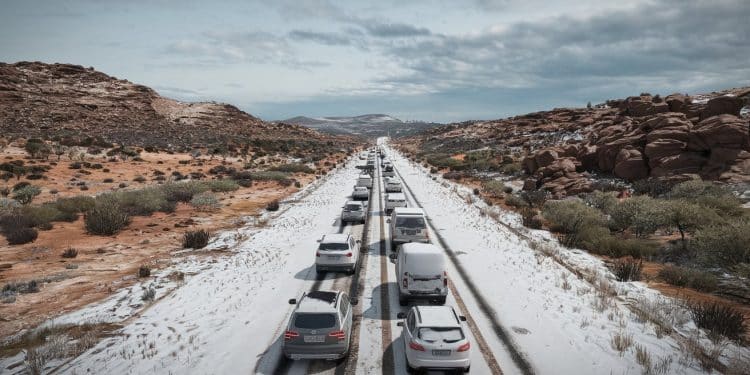 Des chutes de neige rarissimes paralysent l’Afrique du Sud - Viral Mag Des chutes de neige dune ampleur exceptionnelle ont provoqué des perturbations majeures sur les routes sud africaines Découvrez limpact de cet événement météorologique hors du commun Viral Mag