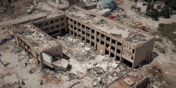 Frappe israélienne meurtrière sur une école à Gaza - Viral Mag Un bombardement israélien sur une école abritant des déplacés à Gaza fait 19 morts dont 13 enfants Larmée affirme avoir visé des combattants du Hamas Viral Mag