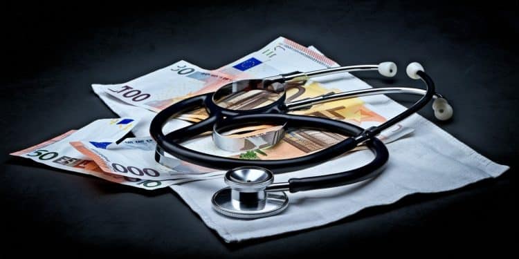 Une vaste fraude à lAssurance Maladie a été dévoilée en Guyane impliquant une société de matériel médical et des médecins complices Le montant du préjudice sélève à plus de 4 millions deuros   Viral Mag