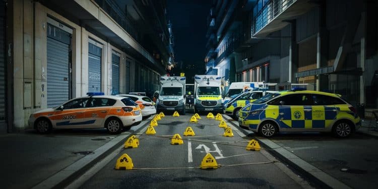 Fusillade Meurtrière à Marseille : Un Ado Tué, Un Autre Entre la Vie et la Mort - Viral Mag À Marseille un adolescent de 17 ans a perdu la vie lors dune fusillade près dun point de deal Une deuxième victime se trouve dans un état critique Viral Mag