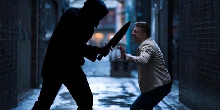 Un jeune collectionneur de 24 ans tombe dans un piège lors dun rendez vous pour acheter des images de collection à 13 000€ Volé et poignardé il est grièvement blessé   Viral Mag