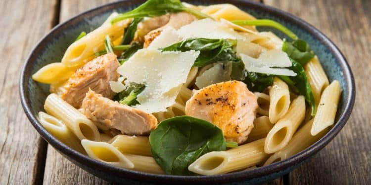 Découvrez comment ce plat de pâtes au poulet et aux épinards va révolutionner votre façon de cuisiner Simple sain et savoureux    Viral Mag