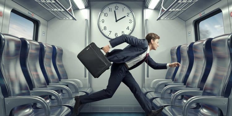 La SNCF durcit sa règle de placement en train - Viral Mag Vous voyagez en TGV ou Intercités  Désormais vous navez que 15 minutes pour rejoindre votre place réservée Découvrez pourquoi   Viral Mag