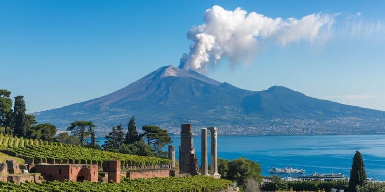 Visiter le Vésuve : Une Ascension Volcanique Inoubliable - Viral Mag Découvrez tous nos conseils et astuces pour visiter le Vésuve le volcan le plus célèbre dItalie Infos pratiques billets meilleure période pour y aller Viral Mag