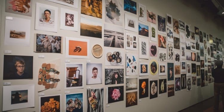 À Toulouse, une expo photo captivante qui nous ouvre les yeux - Viral Mag Une exposition photo fascinante aux Abattoirs Musée Frac Occitanie à Toulouse réunissant 250 œuvres pour nous faire voir le monde autrement jusquau 18 mai 2025 Viral Mag