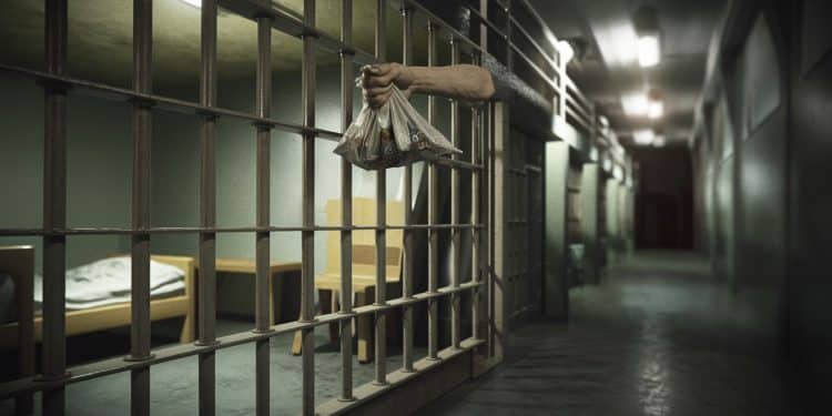 Alerte sécurité : Les dealers tentent d’infiltrer les prisons - Viral Mag Les services de renseignement tirent la sonnette dalarme les trafiquants de drogue envoient massivement des candidats aux concours de gardiens de prison pour infiltrer les centres pénitentiaires Viral Mag