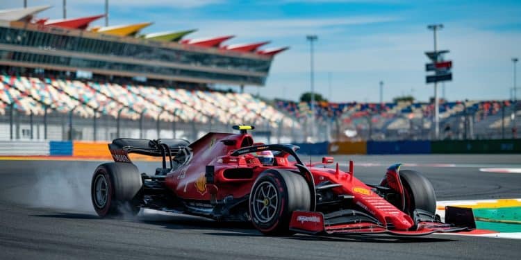Carlos Sainz Domine les Essais Libres 2 du GP du Mexique - Viral Mag Carlos Sainz réalise le meilleur temps lors des essais libres 2 du GP du Mexique devançant Oscar Piastri et Yuki Tsunoda Viral Mag