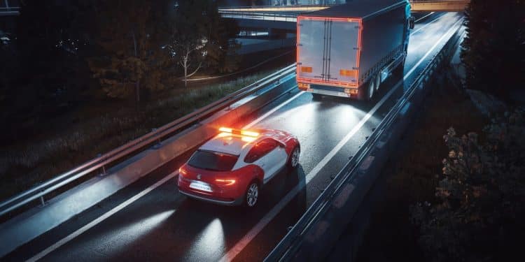 Un jeune homme de 20 ans sauve des vies en stoppant un véhicule à contresens sur une autoroute Découvrez son récit et ses conseils de sécurité   Viral Mag