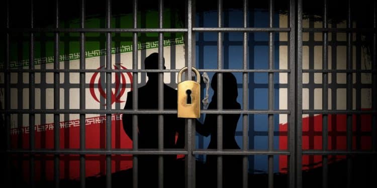 Un rassemblement a eu lieu à Paris pour alerter sur la situation critique de Cécile Kohler et Jacques Paris couple français détenu en Iran depuis 900 jours   Viral Mag