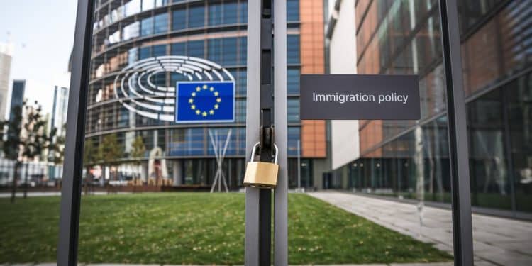 Le Parlement Européen a voté deux amendements clés visant à renforcer la protection des frontières et à créer des plateformes de retour des migrants une première   Viral Mag