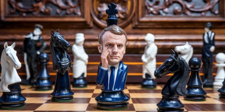 Emmanuel Macron : Du « Qu’ils se démerdent ! » à la marginalité - Viral Mag Depuis les législatives Macron se replie sur ses domaines réservés Décryptage de sa nouvelle stratégie pour rester au centre du jeu Viral Mag