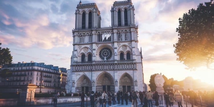 Faut-il instaurer un droit d’entrée à Notre-Dame de Paris ? - Viral Mag La question dun droit dentrée payant à Notre Dame de Paris comme cest le cas dans de nombreuses cathédrales à létranger fait débat Viral Mag