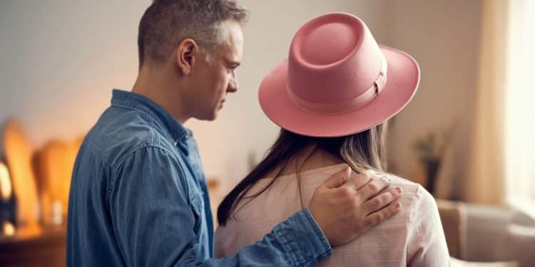 Touchant par la détresse dun footballeur déterminé à sauver sa femme leucémique la communauté se mobilise pour un dernier espoir   Viral Mag