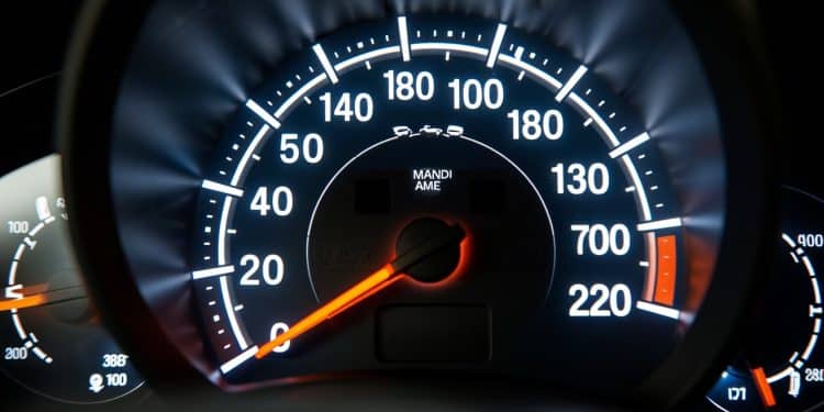 Achetez sereinement votre voiture doccasion  Découvrez comment détecter les compteurs trafiqués et repérer les arnaques Nos conseils et astuces ici   Viral Mag