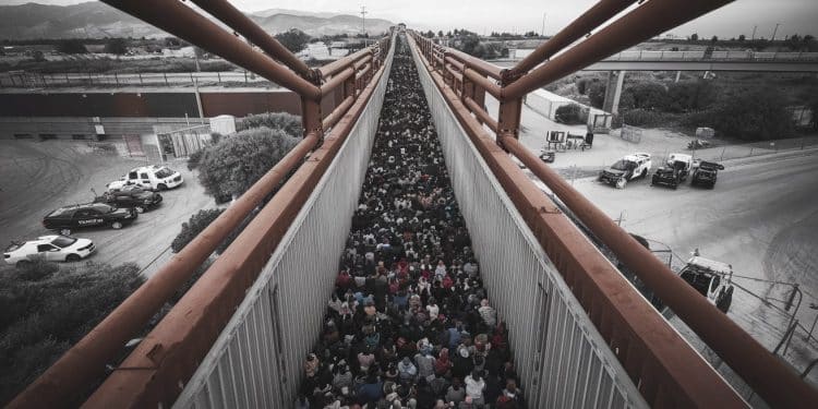 À lapproche de lélection présidentielle américaine limmigration clandestine à la frontière mexicaine cristallise les tensions Plongée au cœur dun enjeu brûlant   Viral Mag