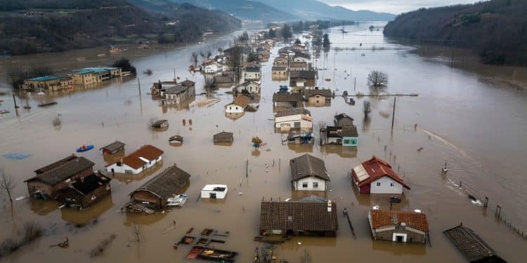 Inondations dévastatrices en Espagne : un bilan alarmant - Viral Mag LEspagne fait face à des inondations dune ampleur sans précédent causant de lourds dégâts matériels et humains Un phénomène météorologique exceptionnel qui laisse des villages entiers dévastés et des habitants sous le choc   Viral Mag
