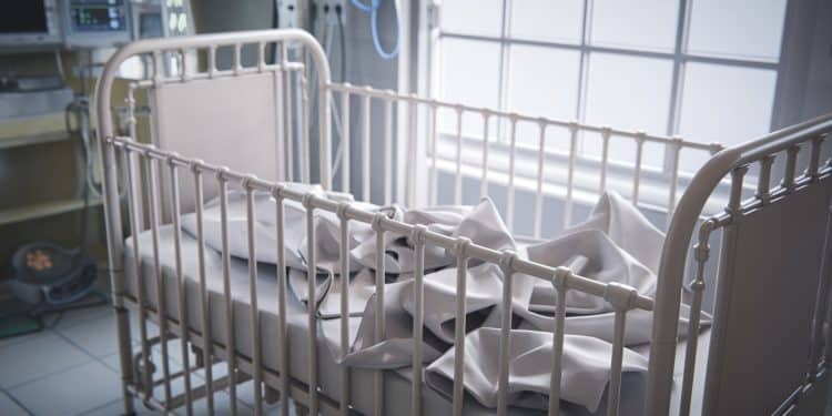 Inquiétude Grandissante Pour Un Bébé Prématuré Enlevé En France - Viral Mag Trois jours après lenlèvement dun bébé prématuré par ses parents en France les autorités sont extrêmement préoccupées par sa santé fragile Viral Mag