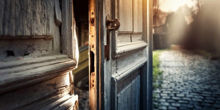 LItalie fait face à un revers judiciaire concernant le renvoi de migrants en Albanie Un tribunal invalide leur rétention mettant en lumière les failles de laccord entre les deux pays   Viral Mag