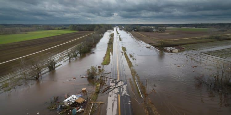 La France Métropolitaine Balayée par des Pluies Intenses et du Vent Violent - Viral Mag La France métropolitaine est touchée par des intempéries majeures avec de fortes pluies et des rafales de vent impressionnantes Découvrez les zones les plus affectées Viral Mag